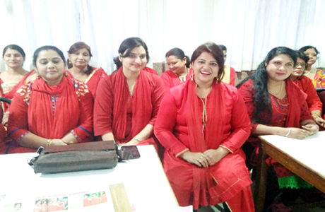 भिलाई। स्वनामधन्य स्वयंसिद्धा ग्रुप के तत्वावधान में 8 दिसम्बर को भिलाई क्लब सिविक सेन्टर में एक गायन प्रतियोगिता का आयोजन किया गया है। स्वयंसिद्धा के संगीत साहित्य संस्कृति महोत्सव 2017 की पहली कड़ी के रूप में आयोजित इस संगीत प्रतियोगिता में 5 साल से ऊपर के प्रतिभागी 5 आयु वर्गों में अपने हुनर का प्रदर्शन कर पाएंगे। यह जानकारी स्वयंसिद्धा ग्रुप की निदेशक सोनाली चक्रवर्ती ने यहां एक पत्रकारवार्ता में दी।