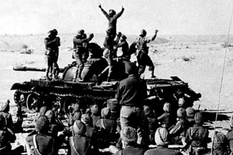 कोलकाता : 1971 में पाकिस्तान पर मिली ऐतिहासिक जीत में अहम भूमिका निभाने वाले भारतीय सेना के ब्रिगेडियर (रिटायर्ड) बीके पंवार के अनुसार इस युद्ध में पाकिस्तानी सेना का मौत इंतजार कर रही थी। भारतीय सेना जहां-जहां कदम रखती गई वहां विजय मिलती गई।
