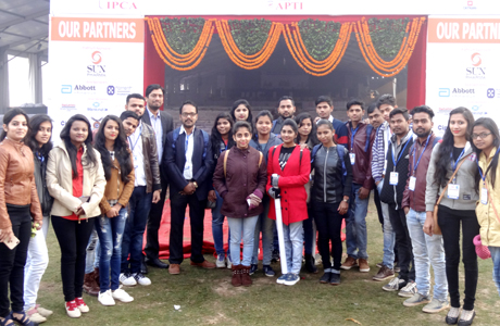 भिलाई। रूंगटा कॉलेज ऑफ फार्मास्यूटीकल्स साइंसेस एण्ड रिसर्च (आरसीपीएसआर) के 26 सदस्यीय दल ने चंडीगढ़ में आयोजित 69वें इंडियन फार्मास्यूटीकल काँग्रेस आईपीसी 2017 में शिरकत की।  इस दल में कॉलेज के प्रिंसिपल डॉ. डी.के. त्रिपाठी तथा वाइस प्रिंसिपली डॉ. एजाजुद्दीन के नेतृत्व में बी. फार्मा. छठवें सेमेस्टर के 21 छात्र-छात्रायें तथा 3 फैकल्टी मेम्बर्स शामिल थे। 