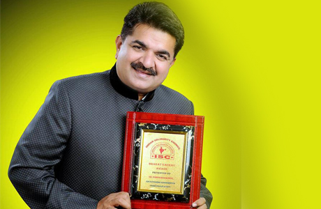 भिलाई। सामाजिक क्षेत्र में उत्कृष्ट कार्यों के लिए रोटेरियन रमेश पटेल को नई दिल्ली में भारत गौरव अवार्ड से सम्मानित किया गया है। उन्हें यह सम्मान इण्डियन सॉलिडारिटी कौंसिल की तरफ से स्वच्छता अभियान, हंगर रिलीफ एवं जरूरतमंद तबके की मदद के क्षेत्र में उल्लेखनीय कार्यों के लिए किया गया है।