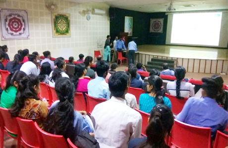 भिलाई। संतोष रूंगटा समूह, भिलाई-रायपुर के स्टूडेंट्स कैम्पस प्लेसमेंट के क्षेत्र में निरंतर सफलता हासिल कर रहे हंै।  इसी कड़ी में हाल ही में आईटी सेक्टर की कंपनी वीआईटी इन्फोटेक तथा विख्यात मल्टीनेशनल कंपनी नेस्ले इंडिया लिमिटेड ने संतोष रूंगटा कैम्पस विजिट कर 4-4 स्टूडेंट्स को सिलेक्ट कर जॉब ऑफर किया।