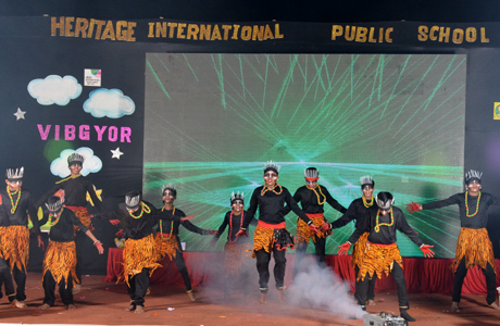भिलाई। हेरिटेज इंटरनेशनल पब्लिक स्कूल में वार्षिकोत्सव का शानदार आयोजन किया गया। मुख्य अतिथि एडिशनल एसपी श्रीमती सुरेशा चौबे ने बच्चों को प्रोत्साहित कर उनके उज्जवल भविष्य कि कामना करते हुए विद्यालय के सर्वागर्णीय विकास की शुभकामनाएं दीं।