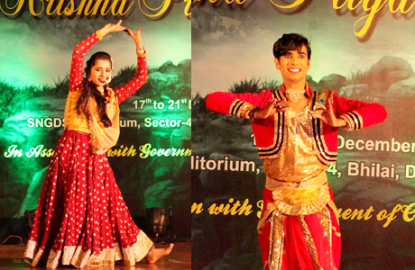 भिलाई। सेक्टर-4 में चल रही कृष्णप्रिया राष्ट्रीय अवार्ड प्रतियोगिता एवं अखिल भारतीय नृत्य एवं संगीत प्रतियोगिता में दूसरे दिन देश के विभिन्न हिस्सों से पहुंचे बच्चों से लेकर बड़ों ने एक से बढ़ कर एक प्रस्तुति दी। दूसरा दिन गायन व वादन के नाम रहा। जिसमें फिल्मी गीतों से लेकर शास्त्रीयता में निबद्ध प्रस्तुतियों ने दर्शकों को बांधे रखा। उत्कृष्ट प्रस्तुति देने वाले कलाकारों को कला वैभव सम्मान दिया गया। कृष्णप्रिया कथक केंद्र दुर्ग-भि