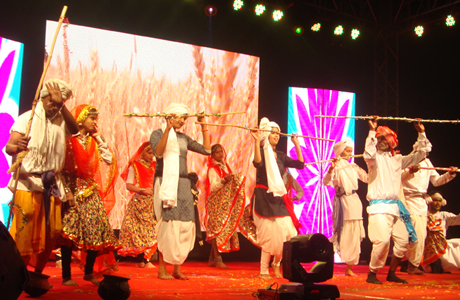 भिलाई। रायपुर विधायक श्रीचंद सुन्दरानी ने युवाओं का खुली आंखों से सपना देखने के लिए आह्वान किया। उन्होंने कहा कि सपनों को पूरा करने के लिए पूर्ण निष्ठा और समर्पण के साथ पुरुषार्थ करें। आपका सपना अवश्य साकार होगा। 