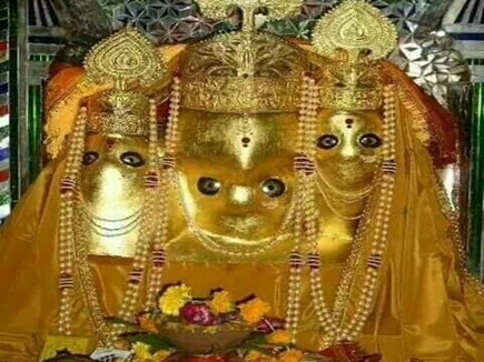 पृथ्वीलोक में माता बगलामुखी तीन स्थानों पर विराजमान है, जो दतिया (मध्यप्रदेश), कांगड़ा (हिमाचल) तथा नलखेड़ा (मध्यप्रदेश) में हैं। नलखेड़ा में तीन मुखों वाली त्रिशक्ति माता बगलामुखी का मंदिर लखुंदर नदी के किनारे स्थित है। ऐसी मान्यता है कि मध्य में मां बगलामुखी, दाएं मां महालक्ष्मी और बाएं मां सरस्वती विराजमान हैं। मां बगलामुखी का त्रिशक्ति स्वरूप में मंदिर भारत में और कहीं नहीं है। द्वापर युगीन यह मंदिर अत्यंत चमत्कारिक है।