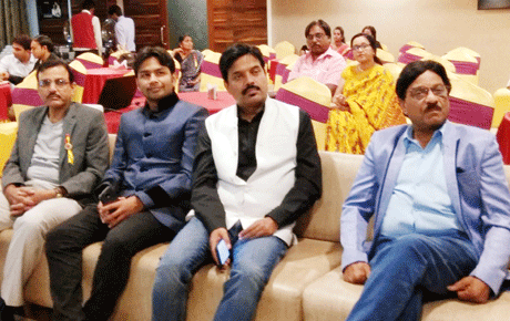 भिलाई। एमजे कालेज ने विद्यार्थियों की जरूरत के लिहाज से कई बदलाव किए हैं। अब यहां पढऩे वाले बच्चों को प्रतियोगिता परीक्षा की तैयारी करने में सुविधा होगी। इसके साथ ही एमजे कालेज में फार्मेसी का डिप्लोमा पाठ्यक्रम प्रारंभ किया है जिसे किसी भी उम्र का व्यक्ति कर सकता है और फार्मेसी सेक्टर में रोजगार हासिल कर सकता है।