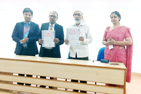 भिलाई. देश की बहु राष्ट्रीय कंपनी टाटा कंसल्टेंसी सर्विसेस (TCS) ने लगातार तीसरी बार श्री शंकराचार्य टेक्नीकल कैंपस, भिलाई के साथ समझौता ज्ञापन (MOU) पर हस्ताक्षर करके अपने इंडस्ट्री इंस्टिट्यूट इंटैक्शन सम्बन्ध में और मजबूती से नए आयाम स्थापित करने हेतु पहल की। जैसा की ज्ञात है की टी.सी.एस. देश की अग्रणी आई. टी. कंपनी है जिसमे समय-समय पर कंपनी द्वारा संस्था के छात्रों को वर्तमान में इंडस्ट्री में जरुरत तकनीकी और उसके उचित क्रियान्वयन हेतु एक्सपर्ट लेक्चर, फैकल्टी डेवलपमेंट प्रोग्राम, वर्कशॉप, प्रोजेक्ट डेवलपमेंट एवं नये इनोवेशन हेतु एक्सपर्ट द्वारा मार्गदर्शन प्रदान किया जाता है।