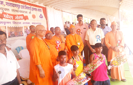 भिलाई इस्पात संयंत्र और रामकृष्ण मिशन आश्रम, नारायणपुर द्वारा नारायणपुर में संयुक्त रूप से आयोजित सेल खेल मेला-2018 का आयोजन 12 से 15 अपै्रल, 2018 तक किया जा रहा है। इस खेल मेला समारोह का शुभारंभ 12 अपै्रल को हुआ। इसके उद्घाटन अवसर पर भिलाई इस्पात संयंत्र के महाप्रबंधक प्रभारी (कार्मिक एवं प्रशासन) श्री अनुराग नागर, वरिष्ठ प्रबंधक (क्रीड़ा, साँस्कृतिक एवं नागरिक सुविधाएँ) श्री एस आर जाखड़, उप प्रबंधक (रावघाट-परियोजना) श्री सचिन रंगारी, श्रम निरीक्षक (रावघाट-परियोजना) श्री डी आर पोयाम एवं रामकृष्ण मिशन आश्रम, बेलुर मठ के स्वामी व्याप्तानंद महाराज विशेष रूप से उपस्थित थे। विदित हो कि यह सेल खेल मेला वर्ष 2007 से प्रारंभ किया गया है। 