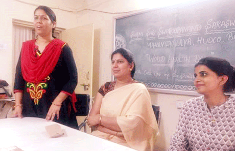 भिलाई। स्वामी श्री स्वरूपानंद सरस्वती महाविद्यालय में विश्व स्वास्थ्य दिवस के उपलक्ष्य में 'हेल्दी प्रैक्टिसेस सेलÓ द्वारा स्वास्थ्य संबंधी जागरुकता लाने एक परिचर्चा का आयोजन किया। श्री गंगाजली शिक्षण समिति के चेयरमेन श्री आई.पी. मिश्रा ने कहा कि स्वस्थ शरीर में ही स्वस्थ मस्तिष्क का वास होता है अत: अपने स्वास्थ्य की नियमित जांच करवाते रहना चाहिए और मौसम के अनुरुप ही खान-पान पर विशेष ध्यान देना चाहिए। 