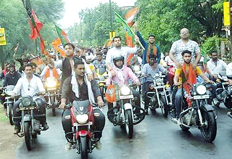 Manish Pandey Bike Rally