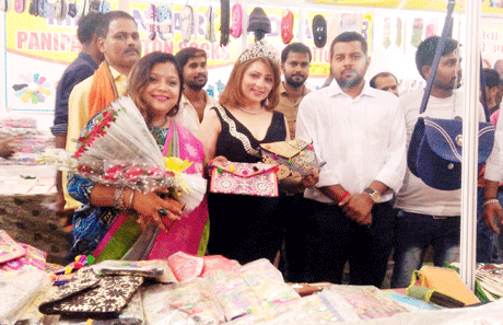 Manish Pandey inaugurates Silk Expo at Civic Centre Bhilai