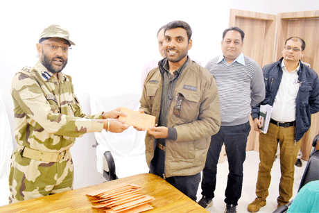 IG Singhs gives away recovers lost and found mobile phones to their owners