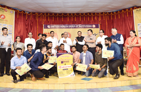 Young graduates get job offers in MNCs