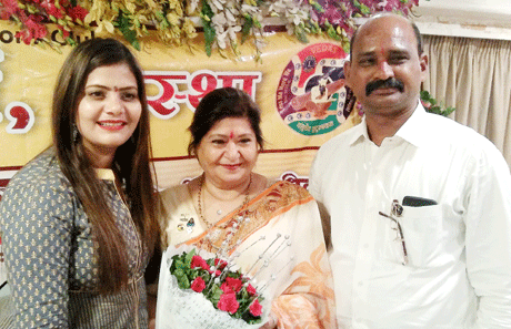 दुर्ग। लायन्स क्लब दुर्ग ‘आस्था’ के शपथ ग्रहण समारोह को संबोधित करते हुए राज्य के गृह मंत्री ताम्रध्वज साहू ने हैरानी जताई कि शिक्षा का विस्तार हुआ, धार्मिक चैनलों की बाढ़ आ गई, साल भर प्रवचन हो रहे, तो फिर अपराधों में वृद्धि क्यों हो रही है। उन्होंने कहा कि जैसे जैसे विकास हो रहा है, इंसानी दरिन्दगी के मामलों में भी इजाफा हो रहा है। उन्होंने मानवता की सेवा की दिशा में लायन्स क्लब द्वारा किये जा रहे प्रयासों की सराहना करते हुए कहा कि इन गतिविधियों में और तेजी लाने की जरूरत है।