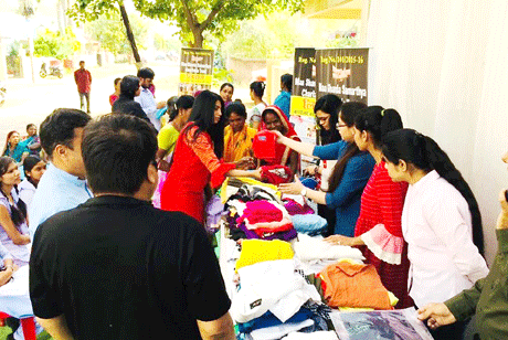 भिलाई। माँ शारदा सामर्थ्य चैरिटेबल ट्रस्ट के सदस्य डॉ. संतोष राय ने बताया कि माँ शारदा सामर्थ्य चैरिटेबल ट्रस्ट की वार्षिक सभा एवं मेम्बर्स मीट का आयोजन रविवार 30 जून को होटल अमित पार्क में किया जा रहा है। अतिथि के रूप में एडिशनल एस.पी. दुर्ग रोहित झा एवं सी.एस.पी. (ट्रैफिक) गुरमीत सिंह उपस्थित रहेंगे। कार्यक्रम में ग्रामीण क्षेत्रों के 50 से अधिक गरीब बच्चों को शिक्षा के लिए आवश्यक वस्तुओं का वितरण करने के साथ-साथ कैरियर एवं शिक्षा के प्रति मार्गदर्शन दिया जायेगा।