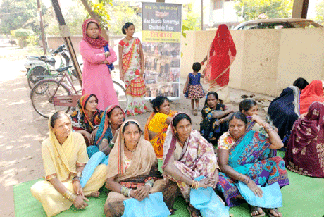 भिलाई। माँ शारदा सामर्थ्य चैरिटेबल ट्रस्ट के सदस्य डॉ. संतोष राय ने बताया कि माँ शारदा सामर्थ्य चैरिटेबल ट्रस्ट की वार्षिक सभा एवं मेम्बर्स मीट का आयोजन रविवार 30 जून को होटल अमित पार्क में किया जा रहा है। अतिथि के रूप में एडिशनल एस.पी. दुर्ग रोहित झा एवं सी.एस.पी. (ट्रैफिक) गुरमीत सिंह उपस्थित रहेंगे। कार्यक्रम में ग्रामीण क्षेत्रों के 50 से अधिक गरीब बच्चों को शिक्षा के लिए आवश्यक वस्तुओं का वितरण करने के साथ-साथ कैरियर एवं शिक्षा के प्रति मार्गदर्शन दिया जायेगा।