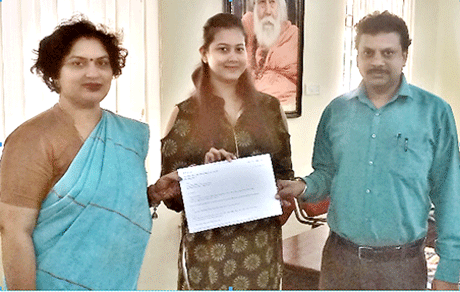 भिलाई। श्री शंकराचार्य महाविद्यालय की बीसीए. की छात्रा कु. उक्षा गोडमकर को भारत की प्रमुख कंम्पनी कैप्जमिनी बैंगलूरू द्वारा अपने कम्पनी में कार्य करने हेतु नियुक्ति आदेश प्रदान किया गया। महाविद्यालय द्वारा कैप्जमिनी कम्पनी में विद्यार्थियों को रोजगार दिलाने हेतु 19 सितम्बर 2018 कैम्पस ड्राइव का आयोजन किया गया था। जिसमें महाविद्यालय के बीसीए. की छात्रा कु. उक्षा गोडमकर का चयन हुआ।