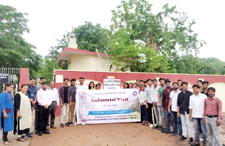 भिलाई। श्री शंकराचार्य टेक्निकल कैंपस में इलेक्ट्रिकल एंड इलेक्ट्रॉनिक्स इंजीनियरिंग विभाग द्वारा टेक्विप- 3 के अंतर्गत तकनीकी छात्रों के लिये हेतु एक दिवसीय औद्योगिक भ्रमण का आयोजन किया गया, जिसमे से लगभग 60 से ज्यादा छात्रों ने अपनी सहभागिता दर्ज करते हुए इंडस्ट्रियल भ्रमण का आनंद उठाया और हाइड्रो पावर प्लांट के बारे में जानकारी प्राप्त की। इसके तहत धमतरी स्थित 10 मेगा वाट हाइड्रो पावर प्लांट का इंडस्ट्रियल भ्रमण किया गया। जहां छात्रों को पावर प्लांट की कार्यशैली से अवगत कराया गया। हाइड्रो पावर प्लांट में कार्यरत कार्यपालक इंजीनियर मनीष दानी द्वारा छात्रों को पावर प्लांट की विधवत जानकारी प्रदान की जिसमे से जनरेशन, कण्ट्रोल एवं टरबाइन सेक्शन प्रमुख हैं।