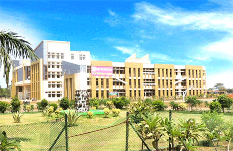 भिलाई। संजय रूंगटा ग्रुप ऑफ इंस्टीट्यूशन्स द्वारा संचालित रूंगटा कॉलेज ऑफ साइंस एंड टेक्नोलॉजी के बी कॉम अंतिम के छात्रों ने हेमचंद यादव विश्वविद्यालय द्वारा घोषित परीक्षा परिणाम में अपना वर्चस्व कायम रखा है। विश्वविद्यालय द्वारा जारी परिणाम के आधार पर कॉलेज के सफल छात्रों का प्रतिशत 97.4 फीसद रहा। समूह के चेयरमैन संजय रूंगटा ने छात्रों को उनकी सफलता पर बधाई दी है।