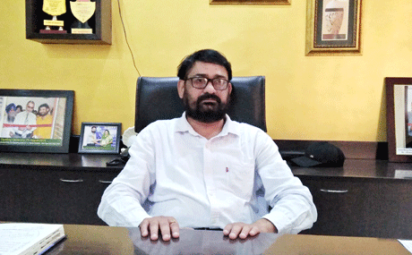 भिलाई। रमन (प्रा.) आईटीआई में नए सत्र के लिए प्रवेश प्रारंभ हो गया है। रमन आईटीआई भारत सरकार के एनसीवीटी तथा डीजीटी से मान्यता प्राप्त संस्थान है। संस्था में योग्य एवं अनुभवी प्रशिक्षकों द्वारा प्रशिक्षण दिया जाता है। सफलतापूर्वक प्रशिक्षण पूर्ण करने वालों के लिए कैम्पस प्लेसमेंट की सुविधा भी उपलब्ध कराई जाती है। संस्था के संचालक अरविन्दर सिंह ने बताया कि विगत कई वर्षों से संस्था विभिन्न ट्रेडों में बच्चों को प्रशिक्षित कर रोजगार तथा स्वरोजगार के लिए तैयार कर रही है।
