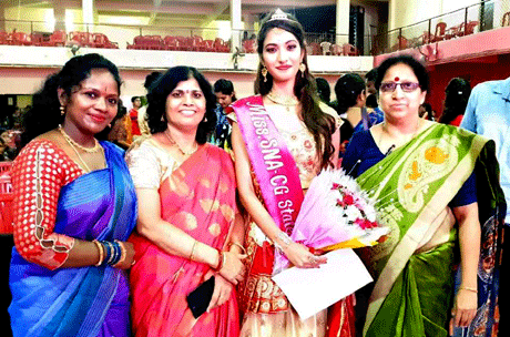  भिलाई। भिलाई एजुकेशन ट्रस्ट द्वारा संचालित पीजी कॉलेज ऑफ़ नर्सिंग को छत्तीसगढ़ टीएनआई शाखा द्वारा आयोजित स्टूडेंट्स नर्सिंग एसोसिएशन के 28वें राज्य-स्तरीय सम्मेलन में बेस्ट एनएसए यूनिट का खिताब दिया गया है। इस सम्मेलन में 20 शासकीय तथा निजी नर्सिंग कालेजों के स्टूडेंट्स ने अपनी भागीदारी दी। इसमें साइंटिफिक स्पर्धाओं के साथ साथ सांस्कृतिक एवं खेल प्रतियोगिताओं का भी आयोजन किया गया था।