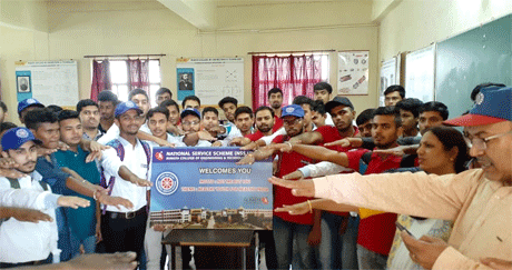भिलाई। संतोष रूंगटा ग्रुप द्वारा संचालित रूंगटा कालेज ऑफ़ इंजीनियरिंग एंड टेक्नोलॉजी की राष्ट्रीय सेवा योजना इकाई ने फिट इडिया मूवमेंट में भागीदारी की शपथ ली। इस अभियान को प्रधानमंत्री नरेन्द्र मोदी ने राष्ट्रीय खेल दिवस के अवसर पर प्रारंभ किया। इससे पहले महाविद्यालय के सभागार में रासेयो स्वयंसेवकों समेत सभी विद्यार्थियों ने फिट इंडिया मूवमेंट का लाइव प्रसारण देखा।