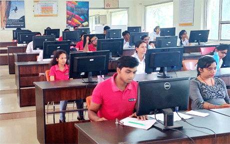 भिलाई। अमेजॉन ने संतोष रूंगटा ग्रुप द्वारा संचालित भिलाई कैम्पस में सीजन के प्लेसमेंट ड्राइव के तहत इंटरव्यू का आयोजन किया। इसमें पूरे छत्तीसगढ़ के 300 से अधिक बच्चे शामिल हुए। इसमें सबसे अधिक 30.25 लाख के पैकेज वाली ओपनिंग्स के लिए भी इंटरव्यू लिया गया। इसके अलावा 28 लाख तथा 18 लाख वार्षिक वाली नौकरियों के लिए भी अभ्यर्थियों का चयन किया गया।