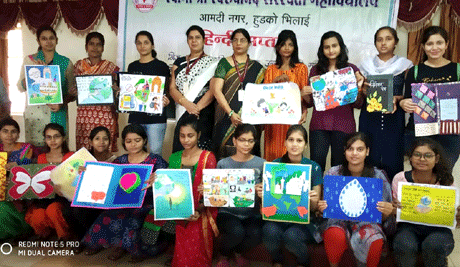 भिलाई। स्वामी श्री स्वरूपानंद सरस्वती महाविद्यालय में हिन्दी विभाग एवं स्टेट बैंक ऑफ़ इंडिया अस्पताल परिसर सेक्टर - 9 के संयुक्त तत्वावधान में हिन्दी सप्ताह का आयोजन किया जा रहा है। डॉ. सुनीता वर्मा विभागाध्यक्ष हिन्दी ने बताया हिन्दी हमारी राष्ट्रभाषा है। महात्मा गांधी ने भी कहा है कि राष्ट्रभाषा के बिना देश गूंगा है। कार्यक्रम के उद्देश्यों पर प्रकाश डालते हुये डॉ वर्मा ने बताया हिन्दी के प्रति जागरुकता व रुचि उत्पन्न करने के उद्देश्य से सप्ताह भर विविध कार्यक्रमों का आयोजन किया गया। राष्ट्रभाषा राष्ट्र की अस्मिता का प्रतीक है। राष्ट्रभाषा से देश की आवाज आवाम तक व विदेशों में भी पहुंचती है।