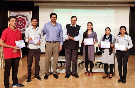 भिलाई। संतोष रूंगटा ग्रुप द्वारा संचालित रूंगटा कालेज ऑफ़ फार्मास्यूटिकल साइंस एंड रिसर्च तथा आरआईपीईआर के विद्यार्थियों ने विश्व फार्मेसी दिवस पर अनेक आयोजन किये। इस वर्ष का थीम है - सबके लिए सुरक्षित एवं असरकारी औषधि। समूह के चेयरमैन संतोष रूंगटा कार्यक्रम के मुख्य अतिथि थे। श्री रूंगटा ने इस अवसर पर कहा कि औषधि की जरूरत बीमारों को पड़ती है। वह काफी उम्मीदें लेकर औषधि का सेवन करता है। इसलिए औषधि सुरक्षित भी हो और असर भी करे, यह हम सबकी सामूहिक जिम्मेदारी बन जाती है।