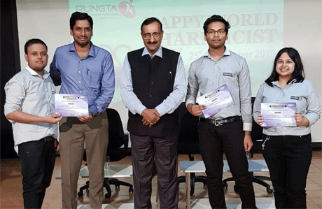 भिलाई। संतोष रूंगटा ग्रुप द्वारा संचालित रूंगटा कालेज ऑफ़ फार्मास्यूटिकल साइंस एंड रिसर्च तथा आरआईपीईआर के विद्यार्थियों ने विश्व फार्मेसी दिवस पर अनेक आयोजन किये। इस वर्ष का थीम है - सबके लिए सुरक्षित एवं असरकारी औषधि। समूह के चेयरमैन संतोष रूंगटा कार्यक्रम के मुख्य अतिथि थे। श्री रूंगटा ने इस अवसर पर कहा कि औषधि की जरूरत बीमारों को पड़ती है। वह काफी उम्मीदें लेकर औषधि का सेवन करता है। इसलिए औषधि सुरक्षित भी हो और असर भी करे, यह हम सबकी सामूहिक जिम्मेदारी बन जाती है।