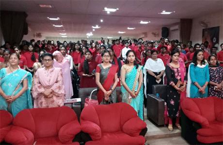 भिलाई। विचारों के आदान प्रदान एवं भावनाओं की अभिव्यक्ति के सशक्त माध्यम के रूप में हिन्दी की भूमिका रेखांकित करने जीडी रूंगटा कालेज आॅफ साइंस एंड टेक्नोलॉजी में हिन्दी दिवस का आयोजन किया गया। इस अवसर पर बच्चों ने कविता, श्लोक एवं नृत्यनाटिका के माध्यम से अपने भावों को हिन्दी में अभिव्यक्ति दी। संतोष रूंगटा समूह द्वारा संचालित जीडीआरसीएसटी में आयोजित इस कार्यक्रम में हिन्दी की वर्तमान दशा पर चिंतन मनन किया गया।