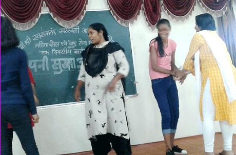 भिलाई। स्वामी श्री स्वरूपानंद सरस्वती महाविद्यालय में महिला प्रकोष्ठ एवं राष्ट्र सेविका समिति के संयुक्त तात्वावधान में ‘अपनी सुरक्षा अपना हाथ’ विषय पर एक दिवसीय कार्यशाला का आयोजन किया गया। कार्यक्रम की मुख्य अतिथि दुर्ग न्यायालय बार एसोसियेशन की महिला उपाध्यक्ष अधिवक्ता पूजा मोगरी कार्यक्रम की मुख्य वक्ता थीं। राष्ट्र सेविका समिति की श्रीमती रचना नायडू, शारदा पाण्डे, अधिवक्ता दुर्ग न्यायालय रश्मि राजपूत, अश्विनी वागले, सुचिता राजहंस शामिल हुई।