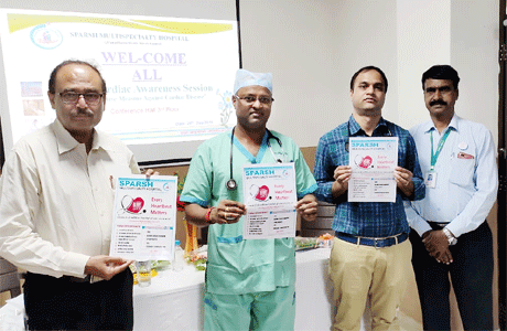 भिलाई। विश्व हृदय दिवस की पूर्व संध्या पर स्पर्श मल्टीस्पेशालिटी हॉस्पिटल में एक जागरूकता कार्यक्रम का आयोजन किया गया। लोगों को हृदय को स्वस्थ रखने के टिप्स दिए गए। साथ ही हृदय रोगों के प्रारंभिक लक्षणों के बारे में जानकारी दी गई। स्पर्श के एमडी डॉ दीपक वर्मा, मेडिकल डायरेक्टर डॉ एपी सावंत, इंटरवेंशन कार्डियोलॉजिस्ट डॉ विवेक दशोरे एवं मेडिकल सुपरिन्टेंडेंट डॉ संजय गोयल उपस्थित थे। इस अवसर पर हैप्पी हार्ट पैकेज भी लांच किया गया।