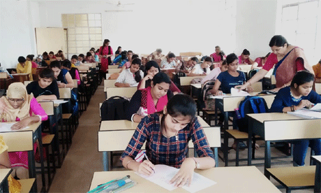 भिलाई। भिलाई महिला महाविद्यालय की राष्ट्रीय सेवा योजना इकाई द्वारा 19 अक्तूबर को भारतीय संस्कृति ज्ञान परीक्षा का आयोजन किया गया। इसमें विभिन्न संकायों की छात्रायें सम्मिलित हुईं। विगत 12 वर्षों से महाविद्यालय में इस परीक्षा का आयोजन किया जा रहा है जिसका मुख्य उद्देश्य छात्राओं में नैतिक एवं मूल्य परक शिक्षा तथा भारतीय संस्कृति से अवगत कराते हुए उनका सर्वांगीण विकास करना है।