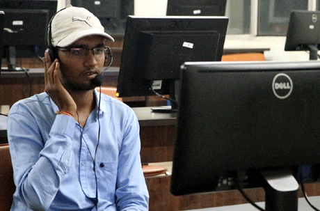 भिलाई। तकनीकी विद्यार्थियों को डिग्री के बाद रोजगार दिलाने के लिए प्रतिबद्ध संतोष रूंगटा समूह में आयोजित पूल कैम्पस में मंदी के इस दौर में भी 8 लाख रुपए तक का पैकेज ऑफ़र किया गया है। सप्ताहभर में आयोजित दो कैम्पस में राज्य के 650 युवाओं को मौका दिया गया। जस्पे और हेग्जावायर ने कई राउण्ड के सेलेक्शन प्रोसीजर के बाद जॉब ऑफ़र किए। कैम्पस सीजन में बड़ी कंपनियां पूर्ववत आ रही हैं और कड़ी चयन प्रणाली के बाद सेलेक्शन कर रही हैं।