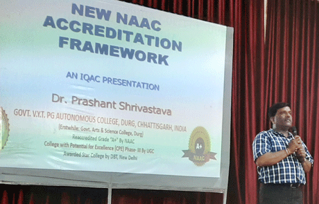 दुर्ग। शासकीय विश्वनाथ यादव तामस्कर स्नातकोत्तर स्वशासी महाविद्यालय में राष्ट्रीय मूल्यांकन एवं प्रत्यायन परिषद नैक बंगलौर द्वारा जारी नई मूल्यांकन पद्धति पर दो दिवसीय कार्यशाला का आयोजन महाविद्यालय के आईक्यूएसी द्वारा किया गया। प्राचार्य डॉ. आर.एन. सिंह तथा आईक्यूएसी संयोजक डॉ. जगजीत कौर सलूजा ने संयुक्त रूप से बताया कि इस कार्यशाला में महाविद्यालय के समस्त विभागाध्यक्षों, प्राध्यापकों के साथ-साथ शंकराचार्य महाविद्यालय जुनवानी की प्राचार्य डॉ. रक्षा सिंह एवं सहायक प्राध्यापकों ने हिस्सा लिया।