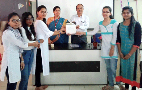 भिलाई। स्वामी श्री स्वरूपानंद सरस्वती महाविद्यालय में विज्ञान संकाय की गतिविधियों के सुचारू संचालन के लिये विज्ञान परिषद् का गठन किया गया। वावा पाटणकर शासकीय कन्या महाविद्यालय के प्राचार्य डॉ. सुशील चन्द्र तिवारी कार्यक्रम के मुख्य अतिथि थे। अध्यक्षता प्राचार्य डॉ. हंसा शुक्ला ने की। रसायन शास्त्र विभाग की अध्यक्ष एवं कार्यक्रम प्रभारी डॉ. रजनी मुदलियार ने परिषद् की विगत वर्ष की गतिविधियों का सारांश प्रस्तुत किया।