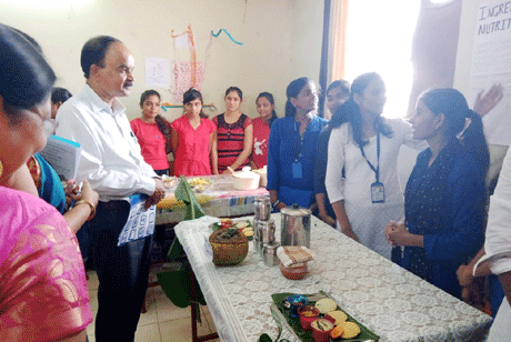 भिलाई। स्वामी श्री स्वरूपानंद सरस्वती महाविद्यालय में विज्ञान संकाय की गतिविधियों के सुचारू संचालन के लिये विज्ञान परिषद् का गठन किया गया। वावा पाटणकर शासकीय कन्या महाविद्यालय के प्राचार्य डॉ. सुशील चन्द्र तिवारी कार्यक्रम के मुख्य अतिथि थे। अध्यक्षता प्राचार्य डॉ. हंसा शुक्ला ने की। रसायन शास्त्र विभाग की अध्यक्ष एवं कार्यक्रम प्रभारी डॉ. रजनी मुदलियार ने परिषद् की विगत वर्ष की गतिविधियों का सारांश प्रस्तुत किया।
