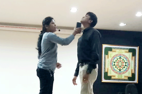 भिलाई। अतिरिक्त जिला पुलिस अधीक्षक प्रज्ञा मेश्राम ने आज महाविद्यालयीन छात्राओं को चकाचौंध से बचने एवं सोशल मीडिया का संभल कर उपयोग करने की सलाह दी। उन्होंने कहा कि महिलाओं की सुरक्षा के लिए तमाम कानून और तंत्र हैं जिसका भरपूर इस्तेमाल करें। किसी भी प्रकार के यौन दुर्व्यवहार या शोषण की अनदेखी न कर पुलिस से सम्पर्क करें। मेश्राम यहां संतोष रूंगटा ग्रुप कैम्पस में विद्यार्थियों को संबोधित कर रही थीं।