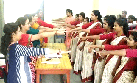 भिलाई। मानव संसाधन विकास मंत्रालय के आह्वान एवं हेमचंद यादव विश्व़विद्यालय दुर्ग के निर्देशानुसार भिलाई महिला महाविद्यालय में अखंड भारत, एक नये भारत के प्रणेता, देश के प्रथम गृह मंत्री भारत रत्न लौह पुरुष सरदार वल्लभ भाई पटेल के जन्म दिवस पर राष्ट्रीय एकता दिवस निबंध प्रतियोगिता का आयोजन किया गया। इस अवसर पर महाविद्यालय परिवार ने राष्ट्रीय एकता एवं अखण्डता को बनाए रखने की भी शपथ ली।