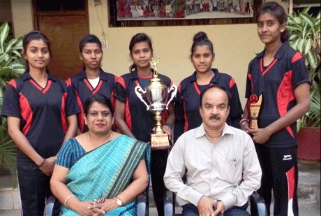 7 from Girls College selected for University Volleyball team