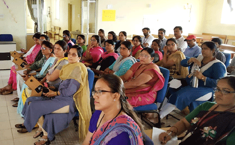 भिलाई। राष्ट्रीय मूल्यांकन एवं प्रत्यायन परिषद् (नैक) बैंगलुरू द्वारा लागू की गई नई मूल्यांकन पद्धति की जानकारी देने के लिए स्वामी श्री स्वरुपानंद सरस्वती महाविद्यालय की आईक्यूएसी एवं रिसर्च समिति के संयुक्त तात्वावधान में तीन दिवसीय कार्यशाला का आयोजन किया गया। इस कार्यशाला में महाविद्यालय के विभागाध्यक्ष, प्राध्यापकों ने हिस्सा लिया। विश्वनाथ यादव तामस्कर महाविद्यालय के प्राचार्य डॉ आरएन सिंह एवं बायोटेक के विभागाध्यक्ष डॉ अनिल श्रीवास्तव वक्ता के रूप में उपस्थित हुए। हाविद्यालय की प्राचार्य डॉ हंसा शुक्ला विशेष अतिथि थीं।