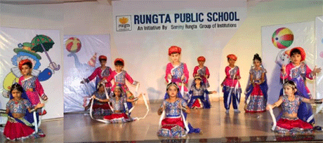 भिलाई। संजय रूंगटा गु्रप ऑफ़ इंस्टीट्यूशंस द्वारा संचालित रूंगटा पब्लिक स्कूल में 28 नवम्बर को प्री प्रायमरी के बच्चों का वार्षिकोत्सव ‘लोको पोको’ आयोजित किया गया। कार्यक्रम में मुख्य अतिथि सुप्रसिद्ध उद्योगपति विजय गुप्ता एवं विशिष्ट अतिथि उद्योगपति अरविंद जैन एवं ग्रुप के चेयरमेन संजय रूंगटा, डायरेक्टर रजनी रूंगटा, साकेत रूंगटा एवं हर्षा रूंगटा आदि उपस्थित थे।