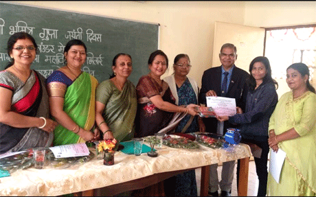 भिलाई। भिलाई एजुकेशन ट्रस्ट द्वारा संचालित भिलाई महिला महाविद्यालय के बायोटेक्नालॉजी एवं माइक्रोबायोलॉजी विभाग द्वारा कलश-सजाओ प्रतियोगिता का आयोजन किया गया। यह आयोजन भिलाई महिला महाविद्यालय के फाउण्डर मेम्बर स्व. भूमित्र गुप्ता की स्मृति में उनकी जयंती के अवसर पर किया गया। इस प्रतियोगिता में छात्राओं ने उत्साहपूर्वक भाग लिया तथा अपनी प्रतिभा का बढ़-चढ़कर प्रदर्शन किया।