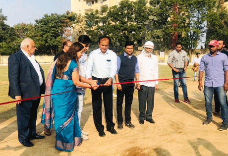 भिलाई। श्री शंकराचार्य टेक्निकल कैंपस के द्वारा आयोजित अन्तर कॉलेज एवं कॉर्पोरेट, अभिषेक मिश्रा मेमोरियल कप टेनिस बॉल क्रिकेट टूर्नामेंट का आज भव्य शुभारम्भ कार्यकर्म के मुख्य अतिथि भूतपूर्व इंटरनेशनल क्रिकेटर राजेश चौहान एवं रूद्रांश मिश्रा चेयरमैन एममसी के सम्बोधन के साथ प्रारम्भ हुआ। मैच देखने सैकड़ों दर्शकों की भीड़ उमड़ रही है अपनी अपनी टीम के समर्थन के लिए। यह टूर्नामेंट श्री गंगाजली एजुकेशन सोसाइटी के पूर्व उपाध्यक्ष स्व. श्री अभिषेक मिश्रा के स्मृति में प्रति वर्ष आयोजित किया जाता है। 
