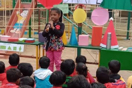 भिलाई। इंदु आईटी स्कूल के प्री-प्राइमरी विंग के बच्चों ने ‘शेप पार्टी’ मनाई। शेप पार्टी में उन्होंने तरह-तरह के शेप्स (आकृतियों) के बारे में जाना। बच्चे अपनी टिफिन में भी खाना अलग-अलग शेप में ही लेकर आए थे।  उन्होंने क्लासरूम ऑब्जेक्ट्स की मदद से विभिन शेप्स की जानकारी ली। साथ ही साथ जो राइम्स थी वो भी शेप्स के ऊपर थी। आखिर में बच्चों ने वर्कशीट्स व प्रॉजेक्ट्स भी बनाए।