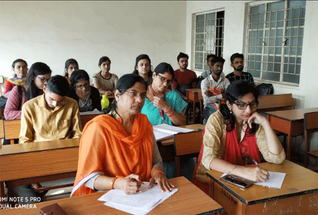 Science Day celebrated in Swami Swaroopanand Saraswati Mahavidyalaya