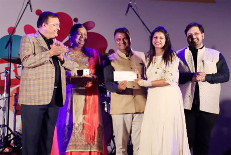 Asees Kaur rocks the stage in Rungta Carnival