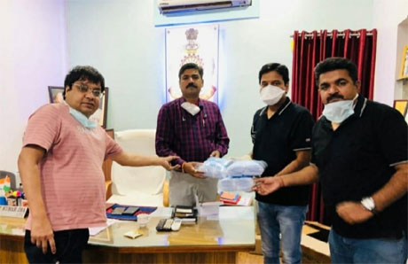 Sharda Samarthya Trust provides 1000 masks to policemen