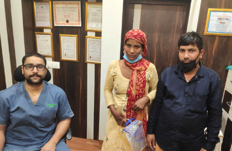 Dr Parag donates blood for patient before operating upon her